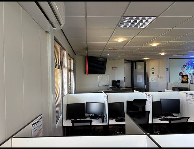 377M² OFFICE FOR SALE IN LA LUCIA